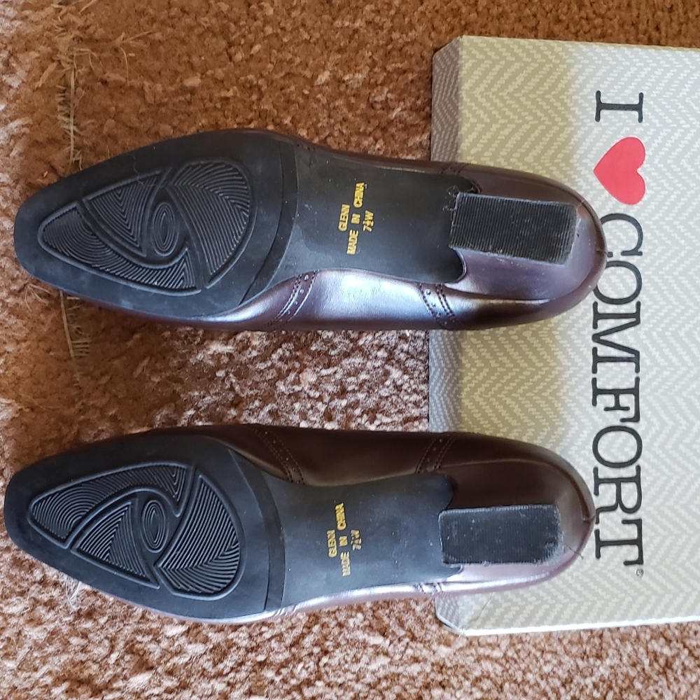 Shoes - Picture 2 of 4